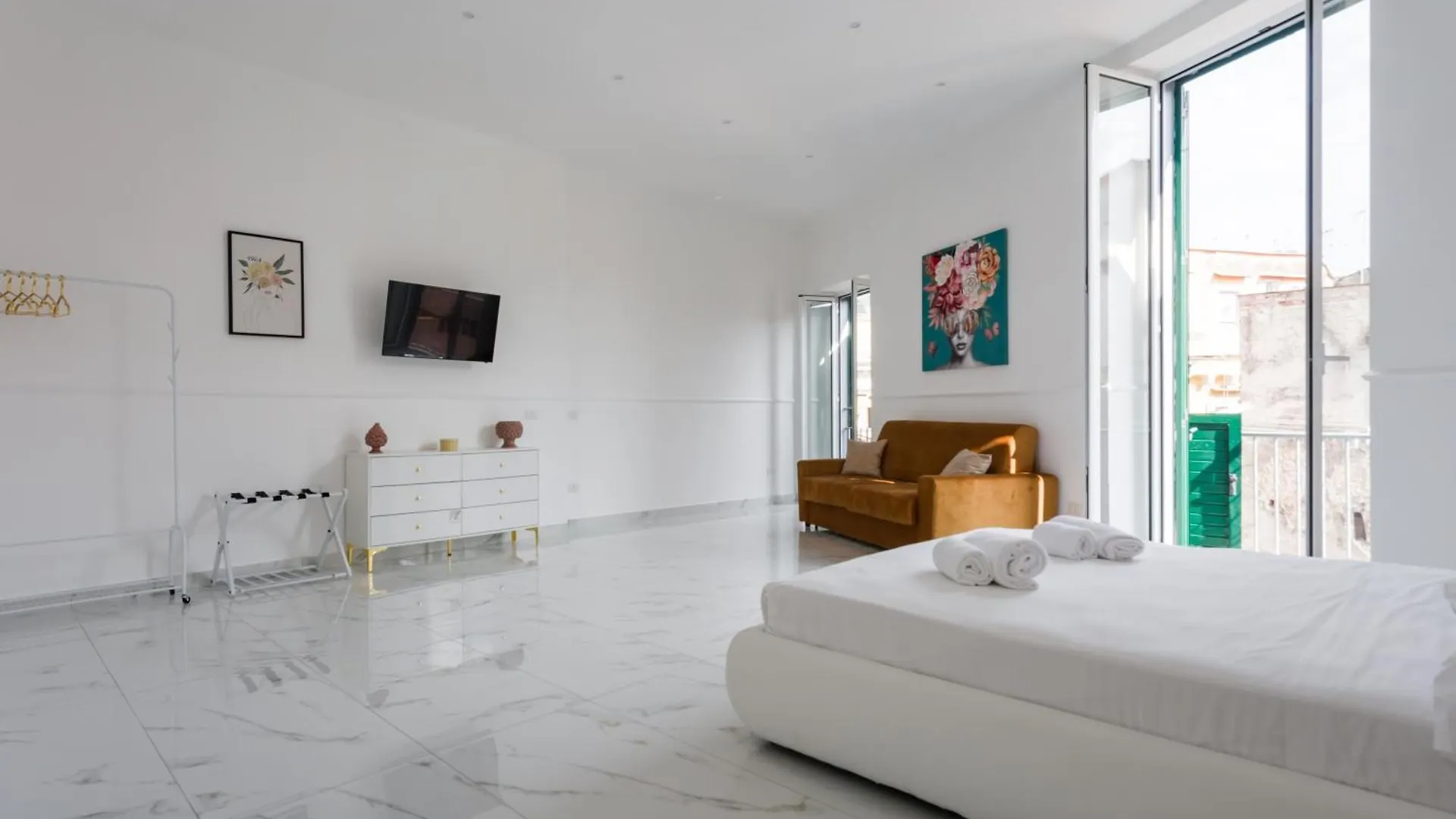 Golden Suites By Dimorra Naples