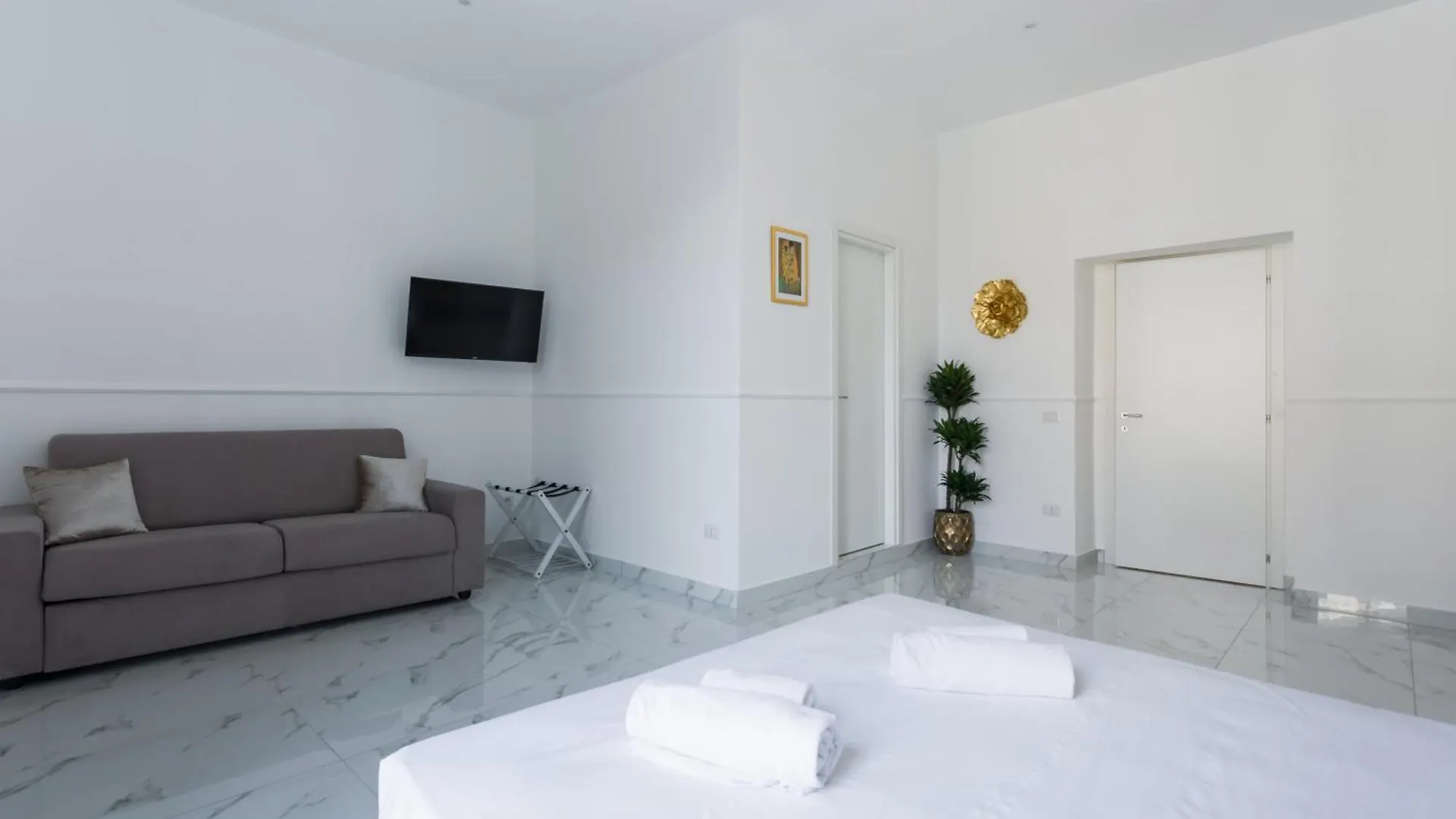Golden Suites By Dimorra Naples 0*,  Italy