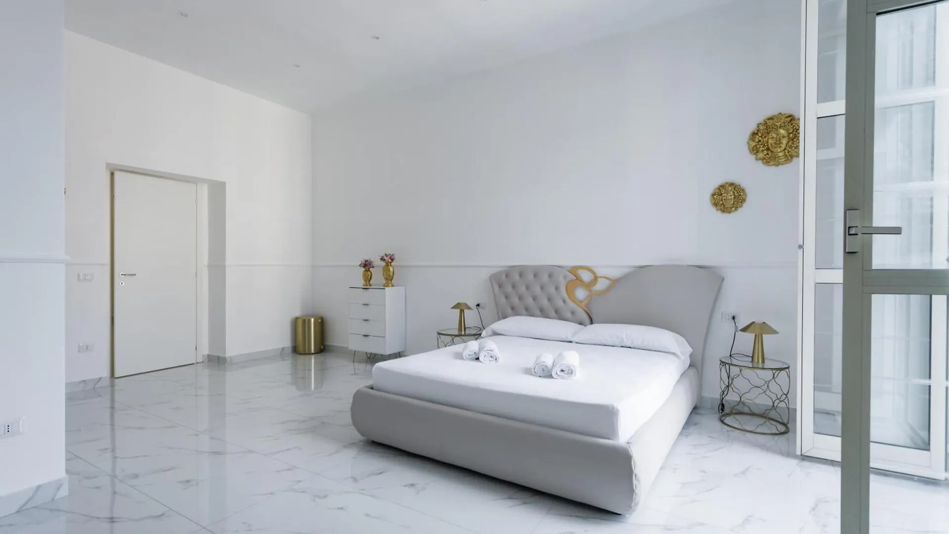 Golden Suites By Dimorra Naples 0*,  Italy