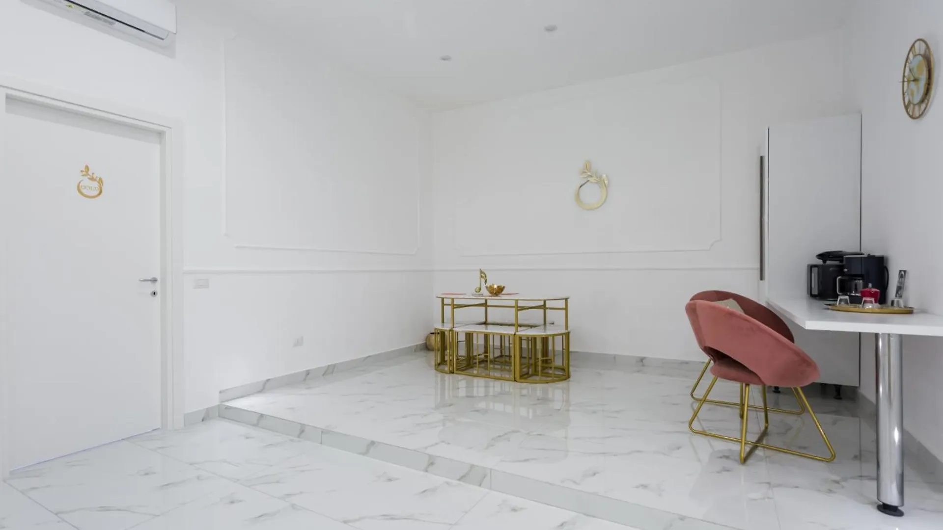 Golden Suites By Dimorra Naples 0*,  Italy